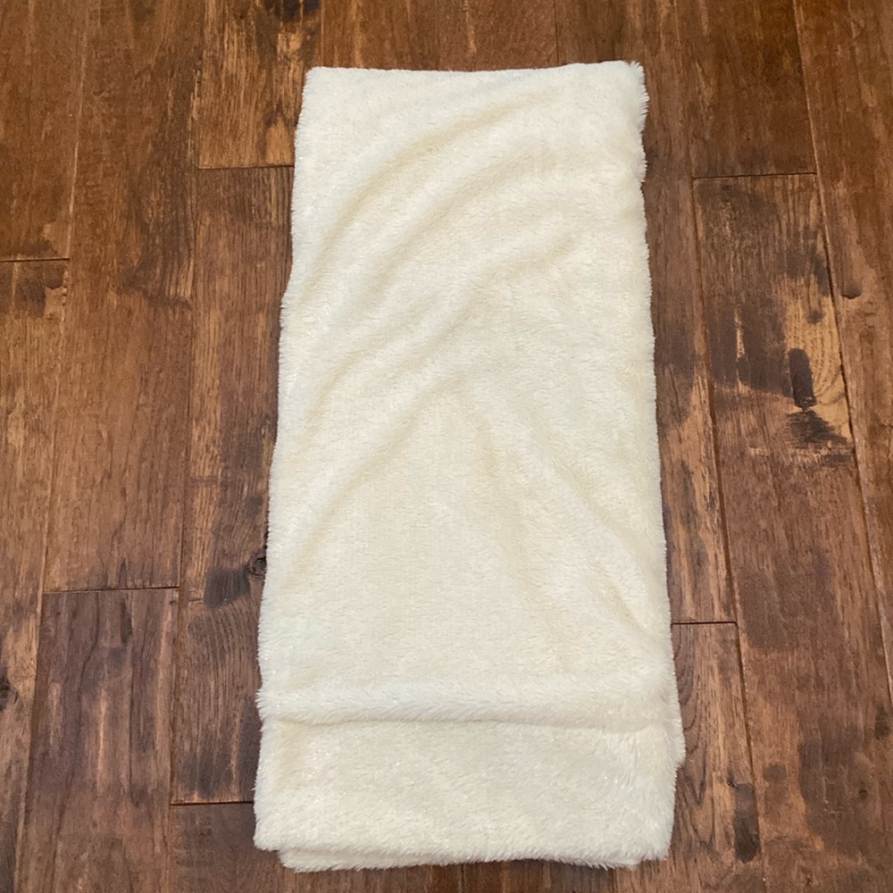 Metallic faux fur throw blanket ivory/gold